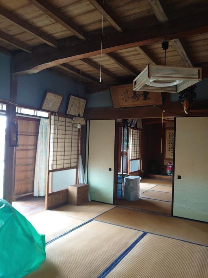 松崎町桜田7DK：山の近い平地に建つ古民家