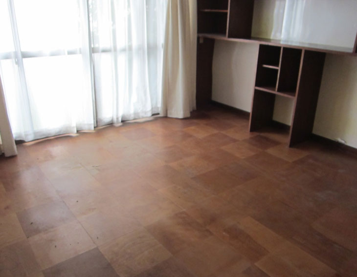 町中心部の二階建て