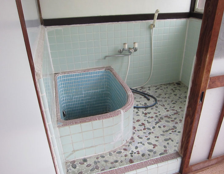 町中心部の二階建て