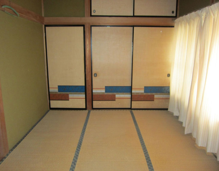 町中心部の二階建て