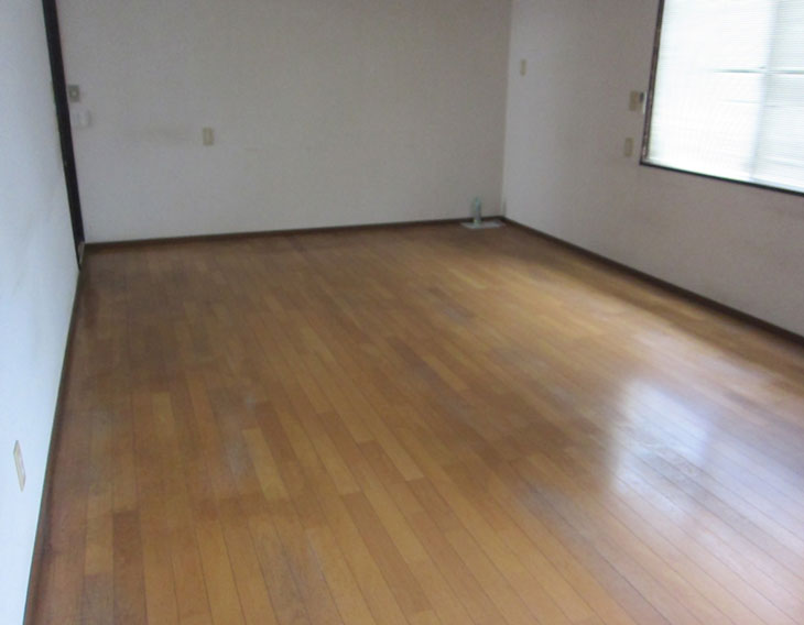 町中心部の二階建て