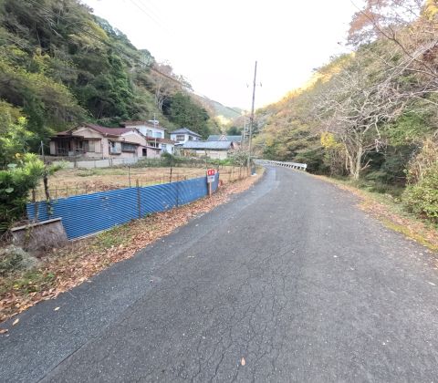 船田：川のすぐそば、5月にはホタルが舞う