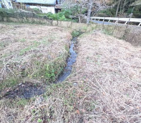 船田：川のすぐそば、5月にはホタルが舞う