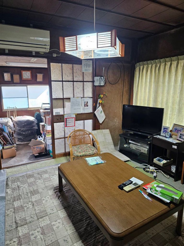 江奈：町中心部の一軒家