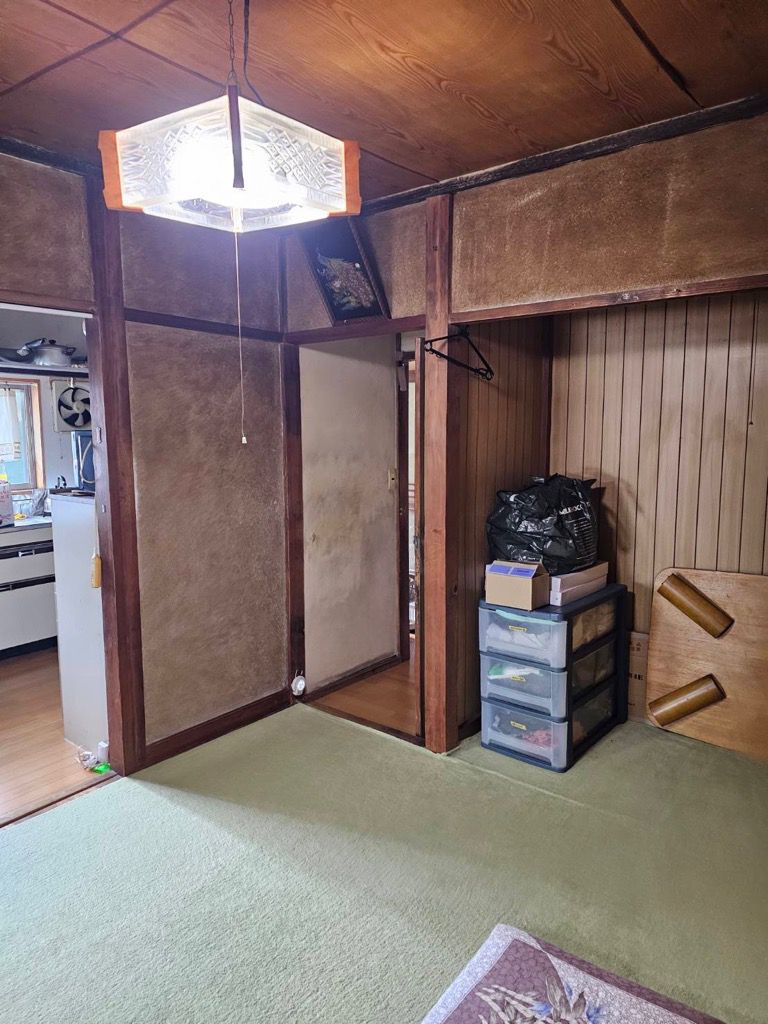 江奈：町中心部の一軒家